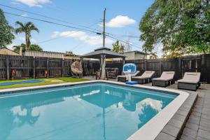 Πισίνα στο ή κοντά στο Heated Pool Home - Mini Golf & Soccer & Firepit