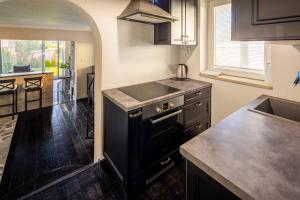 Η κουζίνα ή μικρή κουζίνα στο House with Garden Elisa