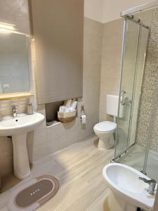 a bathroom with a toilet and a sink and a shower at Nido Flegreo in Pozzuoli