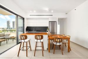 Kuchyň nebo kuchyňský kout v ubytování Oַ&O Group- Luxury Tower 3BR Beach View High Floor
