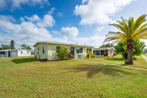 Κήπος έξω από το Relax in Hot Tub, Walk to Springs North Port Home