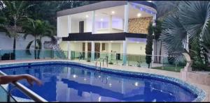 Πισίνα στο ή κοντά στο Villa Cami +4 φωτογραφίες