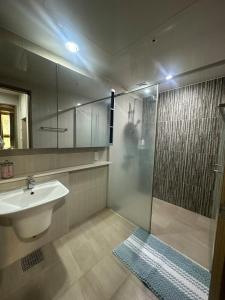 Koupelna v ubytování Spacious 1BR Condo in Clark! 65sqm FreeParking