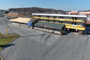 an overhead view of a building with a parking lot at Beltway Motel and Suites in Halethorpe +5 photos