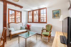 a living room with a couch and a table at Gîte Chez Madeleine en plein coeur de Rouffach in Rouffach