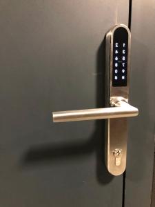 a door handle with a cell phone on it at Apartimento Hydral Fiori in Wrocław