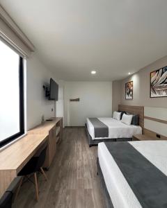 Giường trong phòng chung tại M A Hotel +21 ảnh
