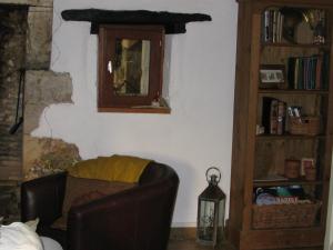 a living room with a couch and a book shelf at Romantic Cottage Retreat for Two in South Vienne in Champniers