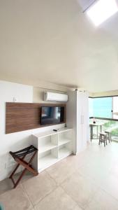 Μια τηλεόραση ή/και κέντρο ψυχαγωγίας στο LOFT VISTA MAR - Orla da Praia Grande