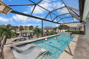 Πισίνα στο ή κοντά στο 348 Marquesas Court