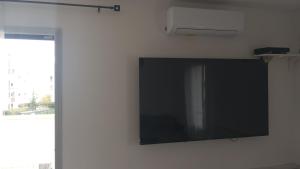 Et tv og/eller underholdning på charmant T2 la soie avec place de parking