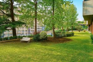 a park with a bench in front of a building at Apart CityMar 24h Terraza y vistas Ria Vigo in Vigo