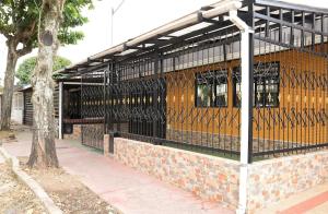 Φωτογραφία από το άλμπουμ του Casa Completa con parqueadero privado capacidad de hasta 8 personas σε Ibagué