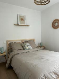 a bedroom with a bed and two night stands at Le Belvédère - Balcon plein sud au calme in Saint-Pierre-du-Mont