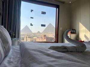 Postel nebo postele na pokoji v ubytování Under the Pyramids