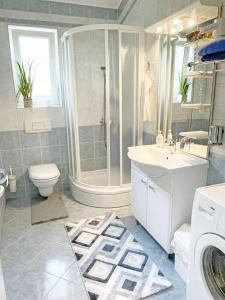 Ένα μπάνιο στο Villa Marija 9