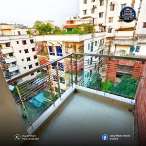 a balcony with a view of a building at Azul BD in Bāiljuri