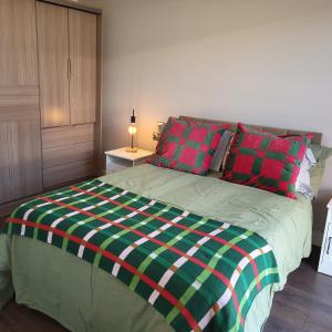 Postel nebo postele na pokoji v ubytování Riverside Apartment