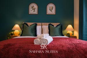 Postel nebo postele na pokoji v ubytování New! Spacious 5BR Wolverhampton Home - Garden & Parking