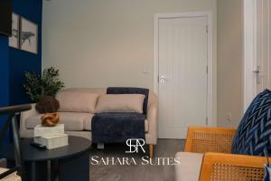 Posezení v ubytování New! Spacious 5BR Wolverhampton Home - Garden & Parking