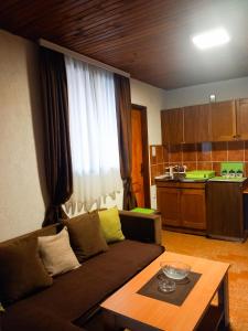 a living room with a couch and a table at Cozy Cabin in Sekulić 