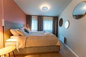 En eller flere senge i et værelse på Arctic apartment