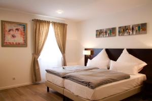 Postel nebo postele na pokoji v ubytování Hotel im Ried