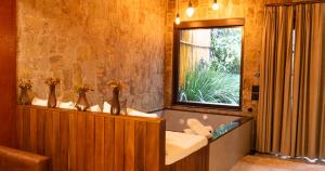 a bathroom with a window and a fish tank at Gaia Hotelaria in Teresópolis +69 photos