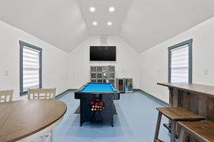 a kitchen with a pool table in a room at Blue Mountain Song- Massanutten Home with Hot tub! in Hopkins Spring