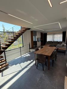 a conference room with a wooden table and chairs at Vip lüks Odalar banyo ve klimalı in Cesme