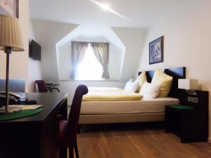 Postel nebo postele na pokoji v ubytování Hotel im Ried