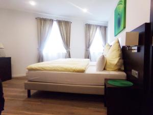 Postel nebo postele na pokoji v ubytování Hotel im Ried