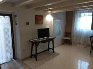 TV a/nebo společenská místnost v ubytování La Casa di Abramo