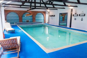 Bazén v ubytování 2 Bed Barn conversion nebo v jeho okolí + 12 fotografií