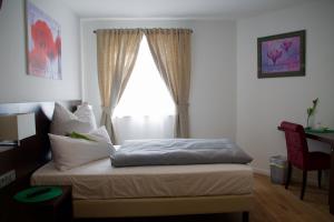 Postel nebo postele na pokoji v ubytování Hotel im Ried