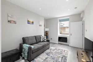 Χώρος καθιστικού στο Modern 1-bed Flat Near Weymouth Seafront