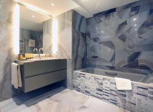 Ein Badezimmer in der Unterkunft Cosmo Apartments Platja d'Aro