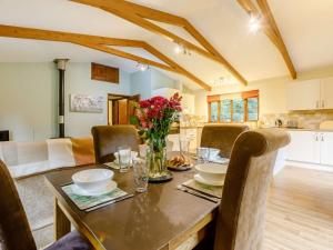 Ruang duduk di 2 bed in Bude 85562 +13 gambar