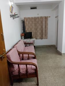Televisyen dan/atau pusat hiburan di Alice's Cozy Abode +4 gambar