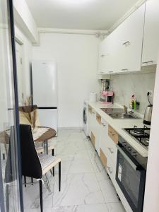 Kuchyň nebo kuchyňský kout v ubytování BellaHome Residence