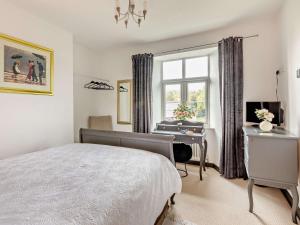 Postel nebo postele na pokoji v ubytování 2 Bed in Wookey Hole WESBA