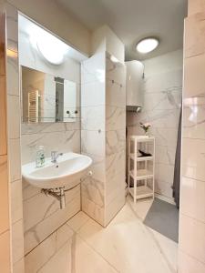 Ένα μπάνιο στο MIVA apartments