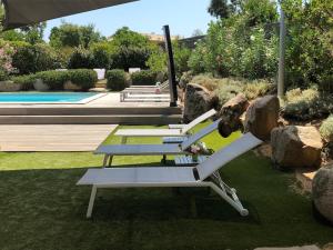 Bazén v ubytování villa standing piscine chauffée privée nebo v jeho okolí