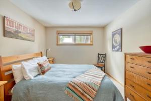 a small bedroom with a bed and a dresser at Spring Home 6 - Cozy 4BR Cabin in Black Butte Ranch w Fireplace in Black Butte Ranch