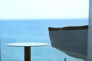 Ein allgemeiner Meerblick oder ein Meerblick von des Aparthotels aus