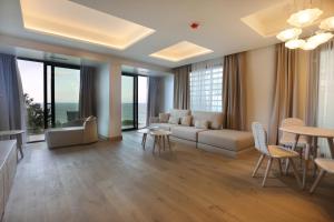 Ein Sitzbereich in der Unterkunft Cosmo Apartments Platja d'Aro