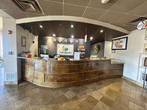 a bar in a restaurant with a counter at Suite Dreams Motel By Capital O Mattoon I - 57 in Mattoon