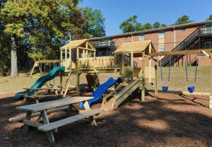 Ο χώρος παιχνιδιού για παιδιά στο Wyndham Hills Getaway Modern Comfort Awaits