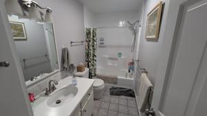 Koupelna v ubytování 94 Green St + 7 fotografií