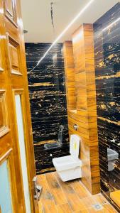 Ένα μπάνιο στο Krishna kunj